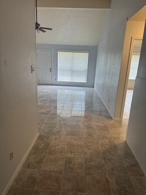 Foto del edificio - 11922 Sulphur Springs Dr