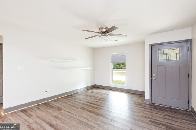 Building Photo - 657 Senoia Rd