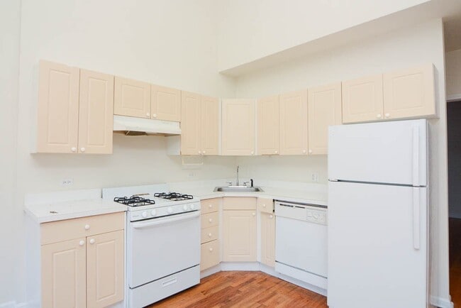 Building Photo - 920 W Dakin St