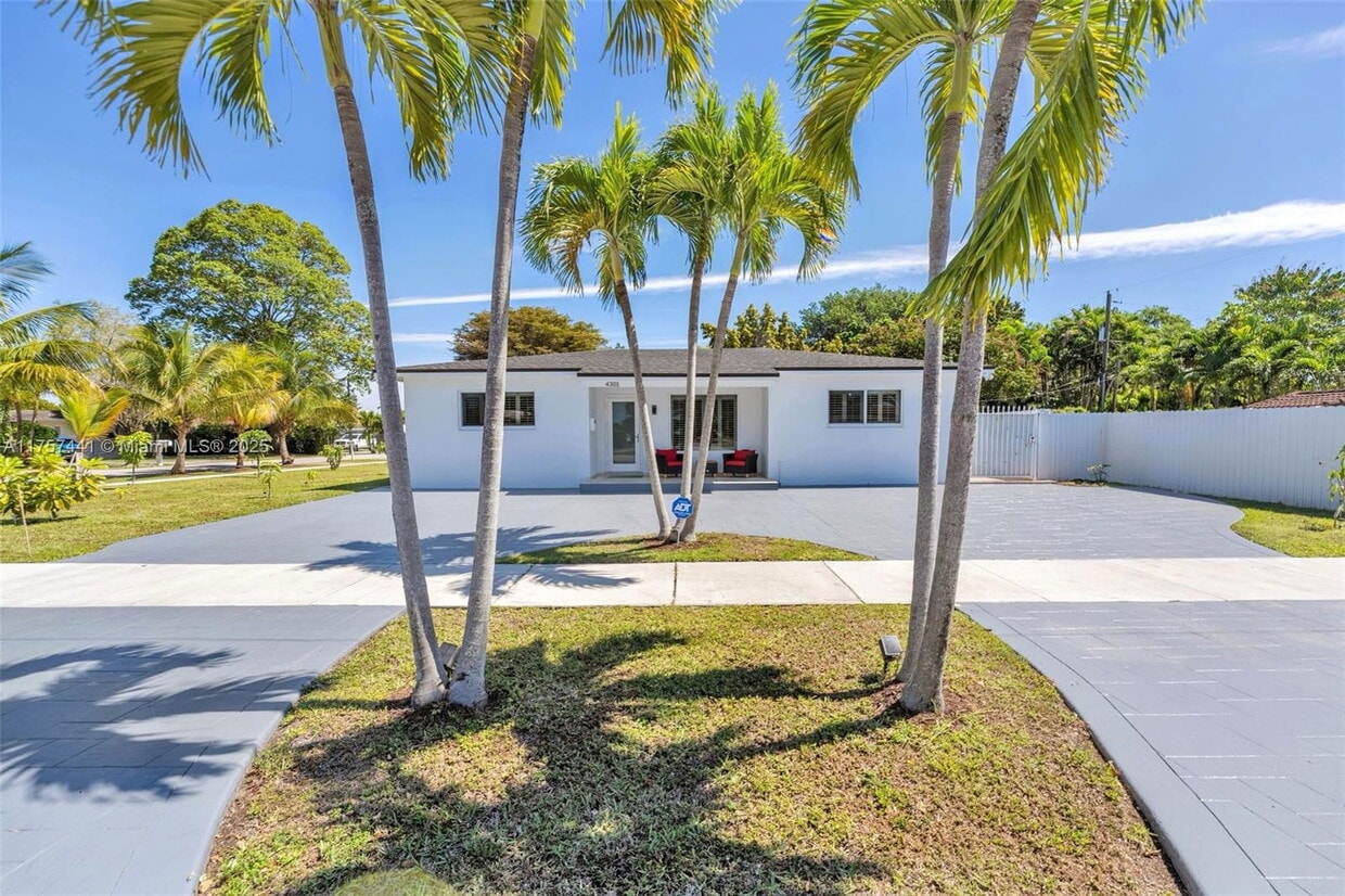 Primary Photo - 4301 SW 85th Ave
