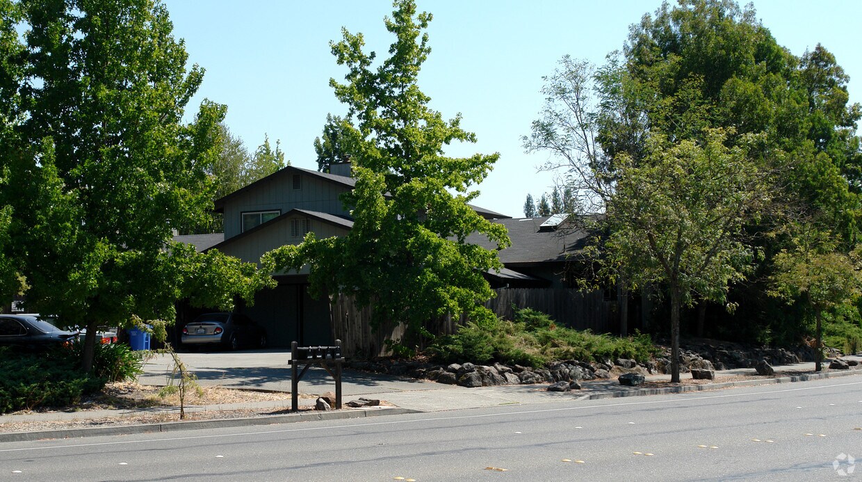 Primary Photo - 1830 Mission Blvd