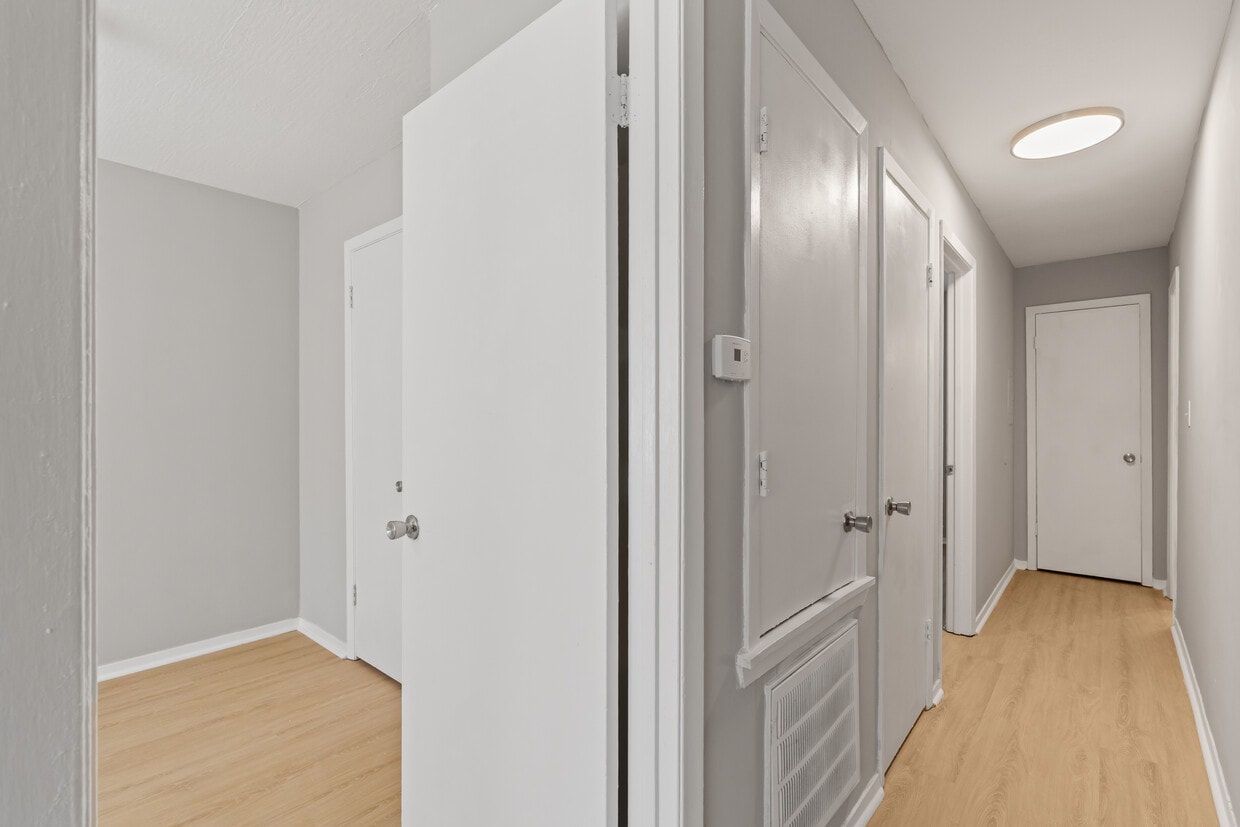Cedarwood Apartments - 2808-2810 W 7th St Hattiesburg, MS 39401