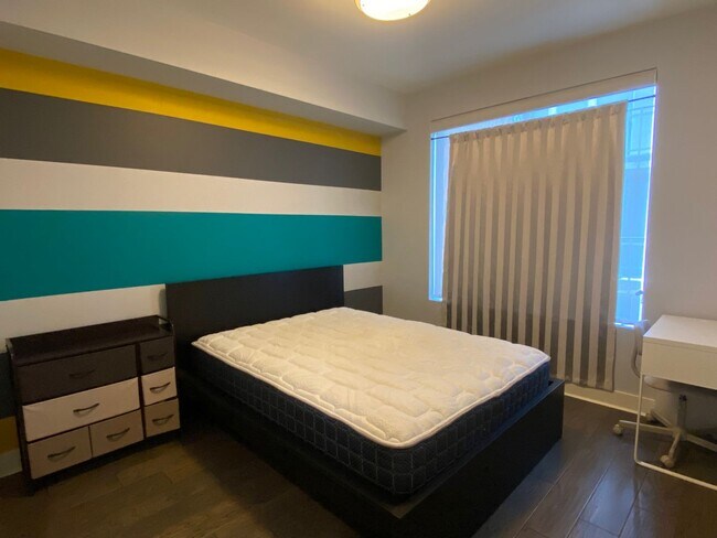 Building Photo - Beautiful Townhouse 3 Bedroom + 3 Bathroom