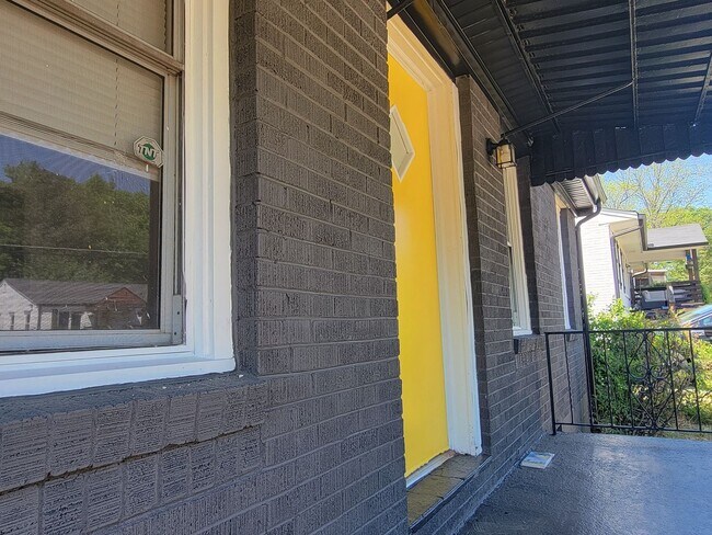 Foto del edificio - 3 Bedroom Brick Ranch on Basement/5 Min Drive to Downtown Atlanta