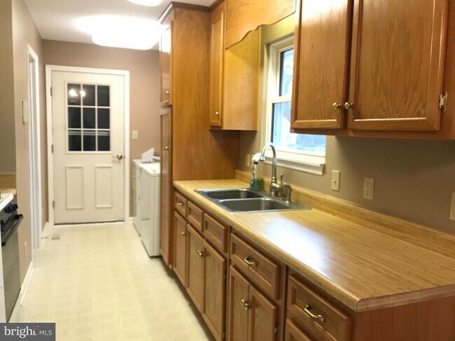 Foto del edificio - 14349 Hillcrest Dr