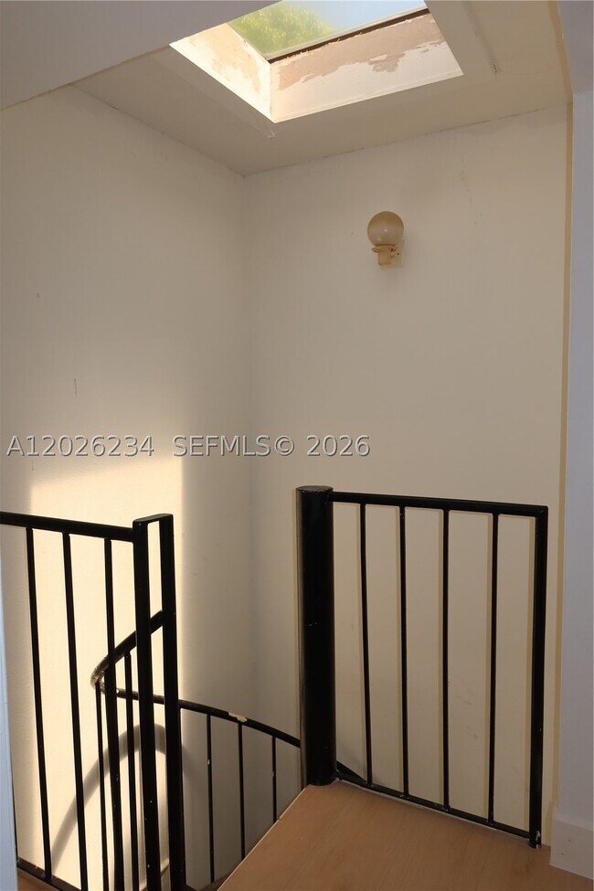 Building Photo - 3190 Bird 15
