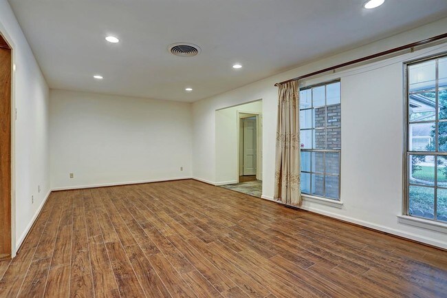 Foto del edificio - 5230 Jackwood St