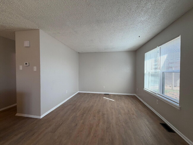 Building Photo - 9604 Elgin Ave