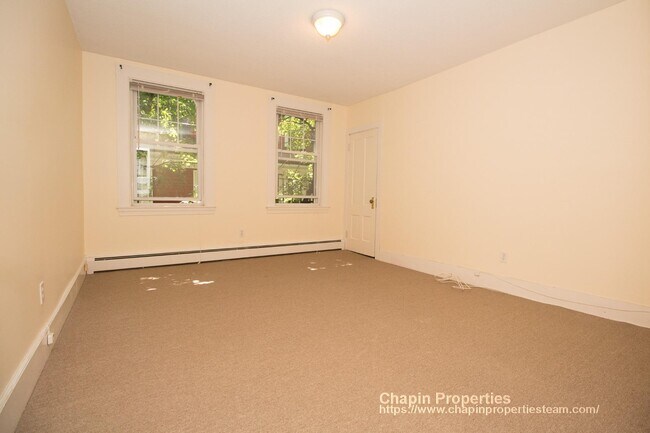 Building Photo - 20 Roberts St