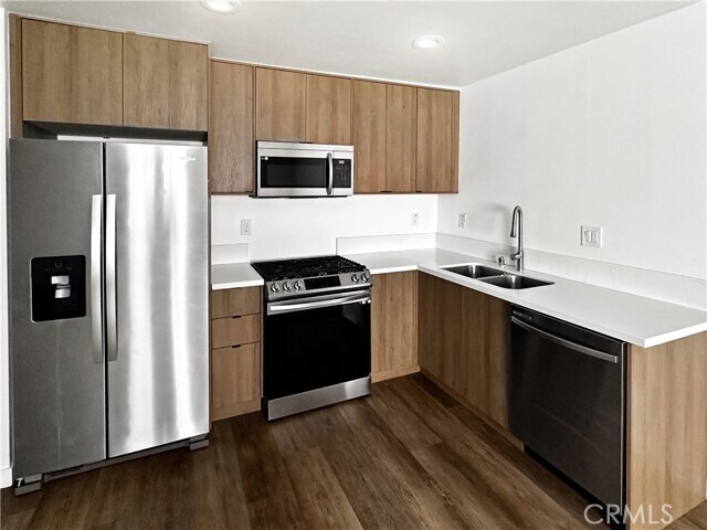 Foto del edificio - 1607 W 207th St