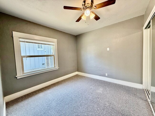 Building Photo - Old home that updated available NOW