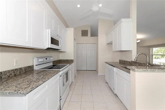 Building Photo - 1401 Hedgewood Cir