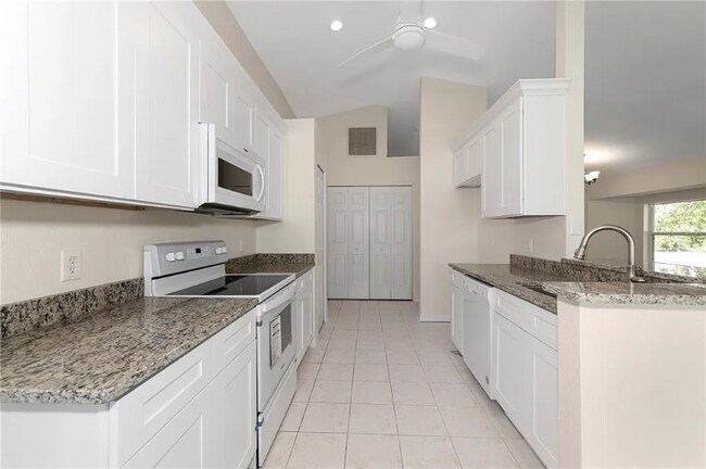 Foto del edificio - 1401 Hedgewood Cir