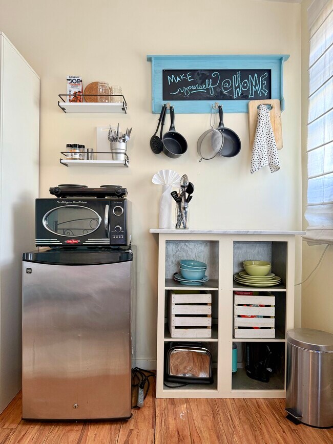 Foto del edificio - 9730 Regent St