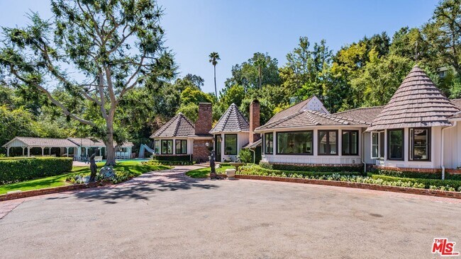 Foto del edificio - 3951 Valley Meadow Rd