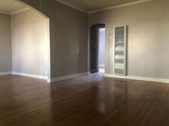 Building Photo - 446 N Catalina Ave