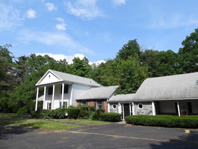 Foto del edificio - 401 Loudon Rd