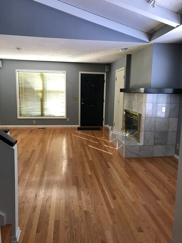 Living/Dining Rooms - 2905 S 80th St