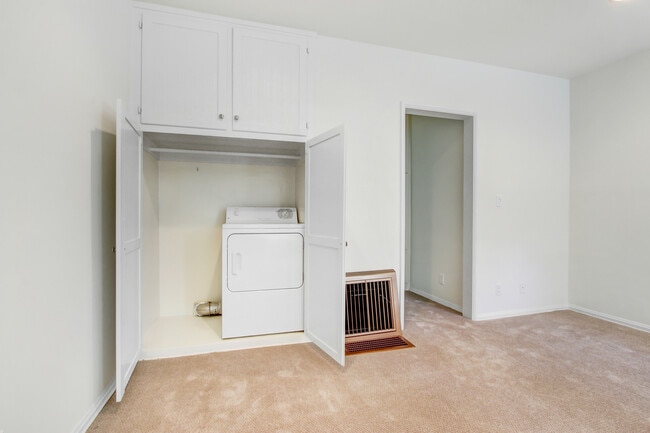 Building Photo - 14338 Albers St