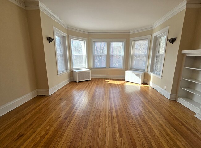 Building Photo - 4021 N Mozart St