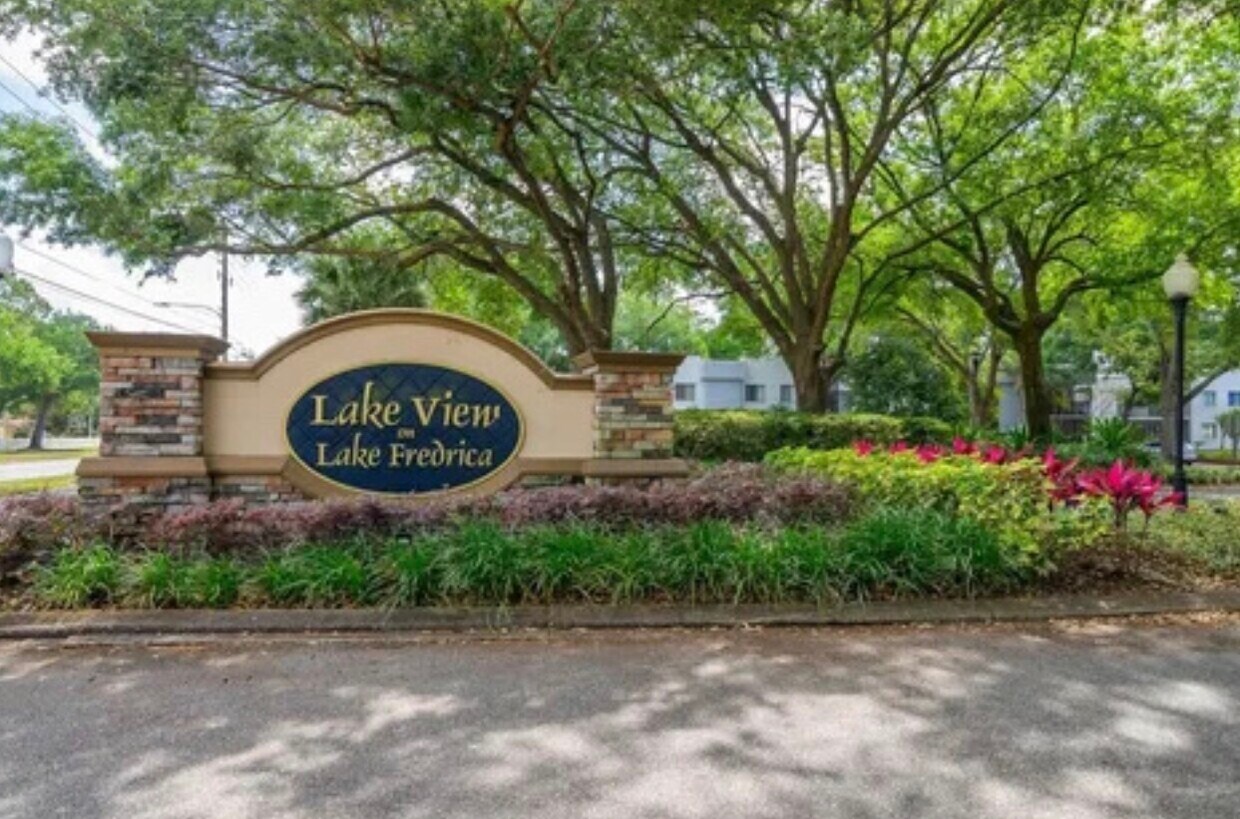 Foto principal - 2650 Oak Park Way