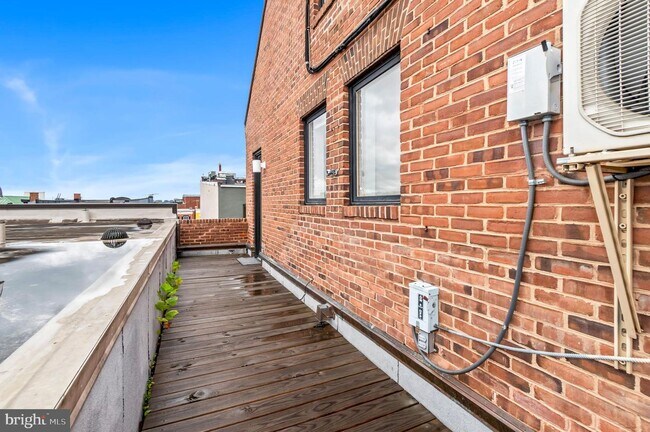Building Photo - 1228 31st St NW