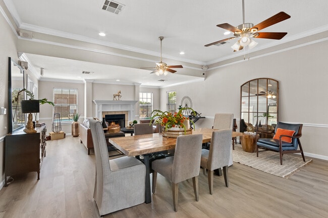 Venga a relajarse en nuestra elegante casa club - The Heights on Oak