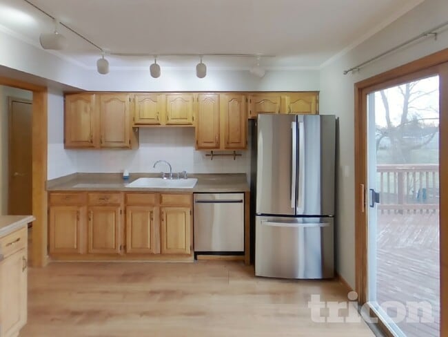 Foto del edificio - 1045 Brush Hill Ln