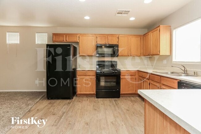 Foto del edificio - 5260 Paradise Valley Ave