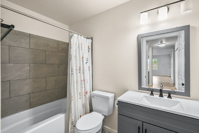 Foto del edificio - 12040 Bridgeport Way SW