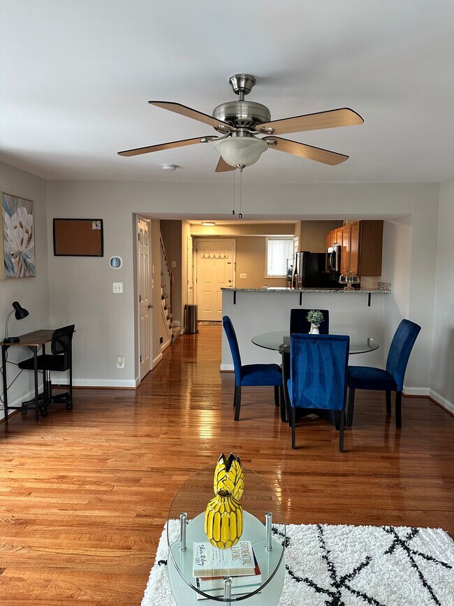 Foto del edificio - 1401 N Van Dorn St