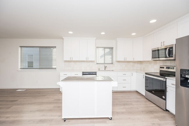 Foto del edificio - 3 Bedroom home in Yelm with Garage