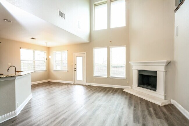 Building Photo - 2405 Comal Ct