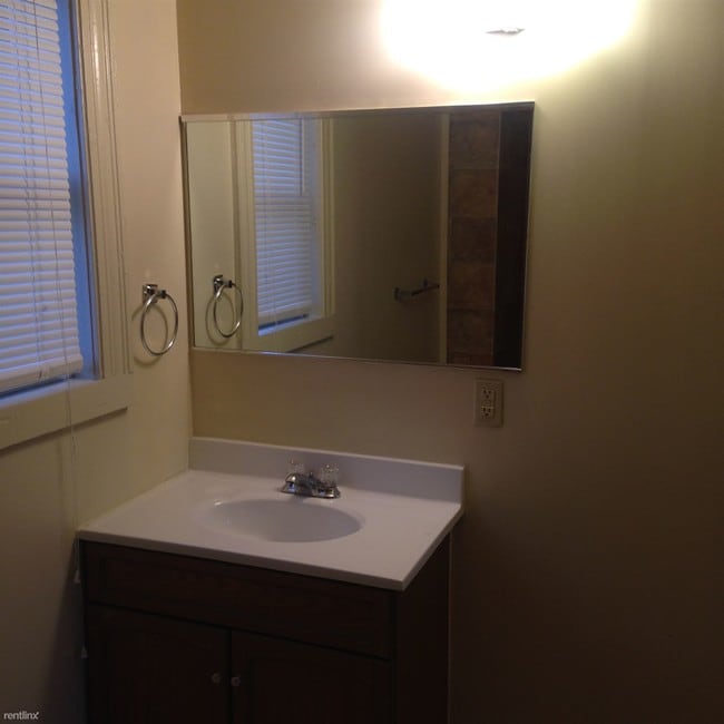 Building Photo - 3 br, 1 bath House - 49 Zeno St SW 49 Zeno Sw