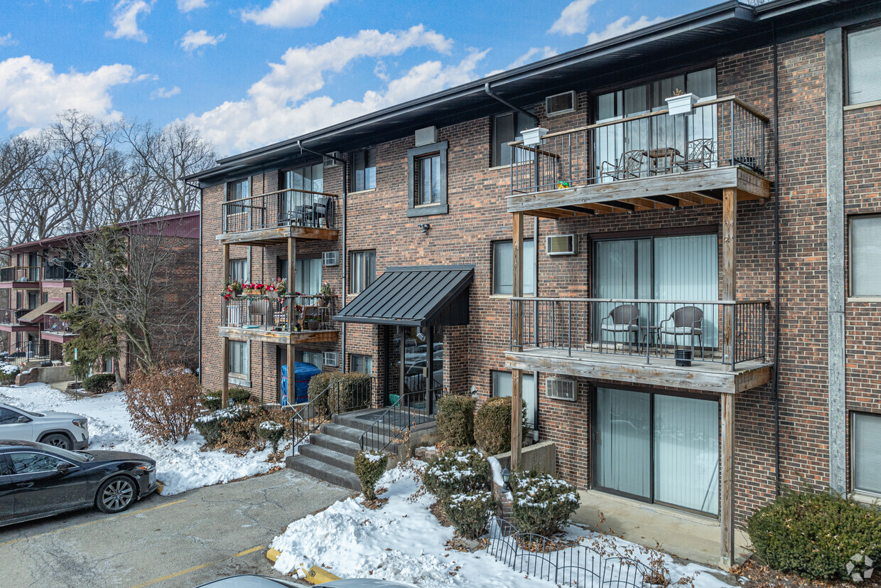 Primary Image - 8473 S Archer Ave