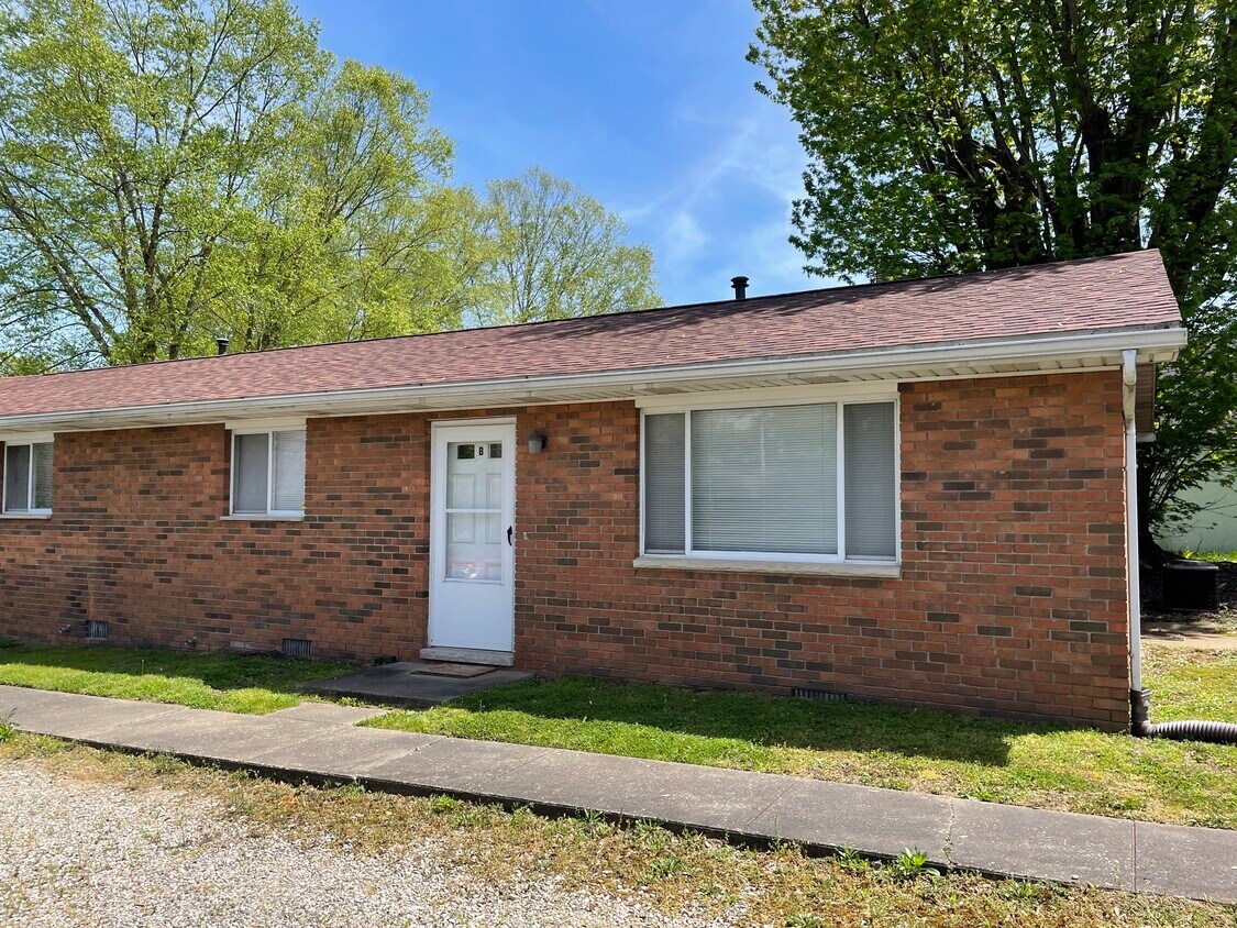 Primary Photo - 204 E 9th St