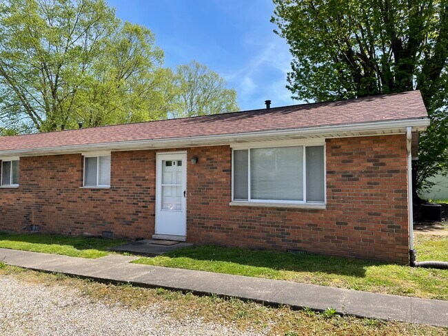 Building Photo - 204 E 9th St Building Photo - 204 E 9th St