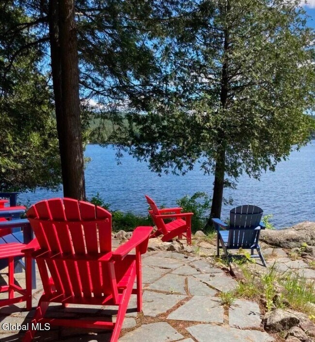 Foto del edificio - 32 Gooseneck Rd