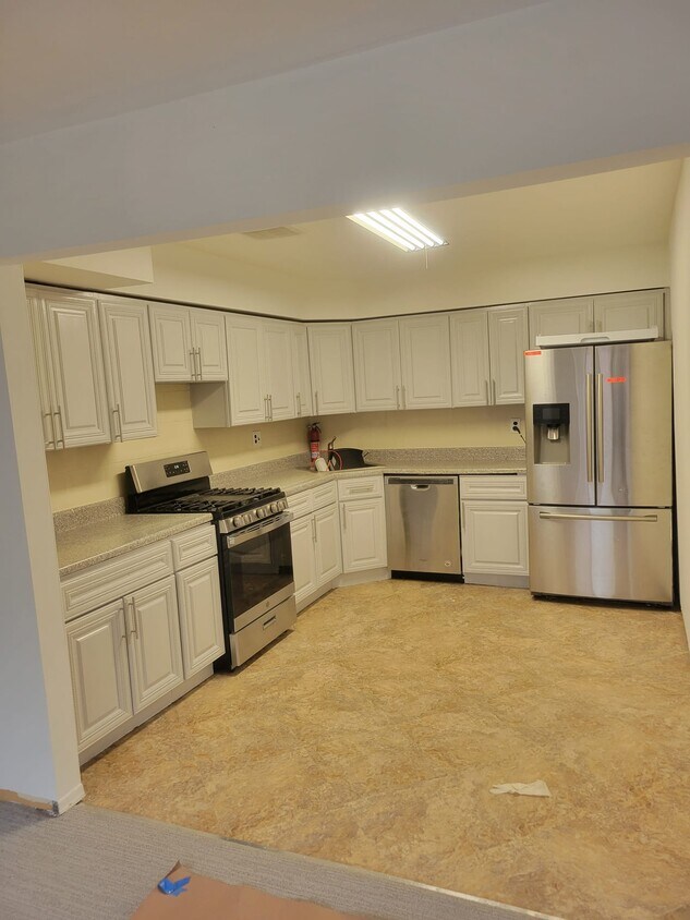 Kitchen - 8369 Daniels St