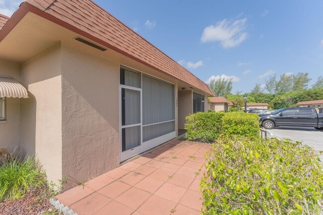 Building Photo - 1904 Palmland Dr