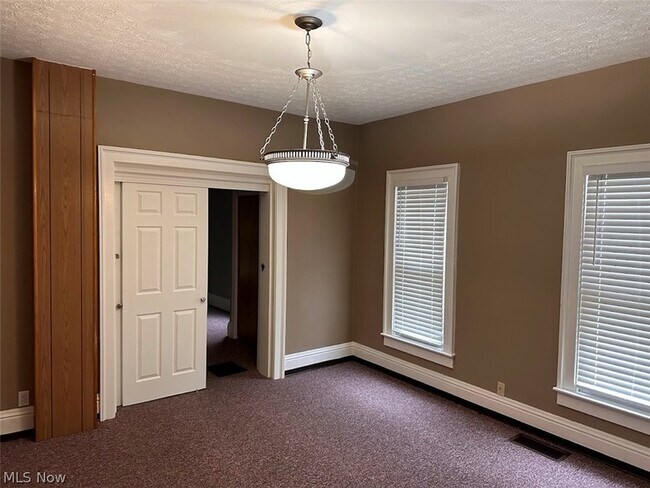 Building Photo - 418 E 4th Street