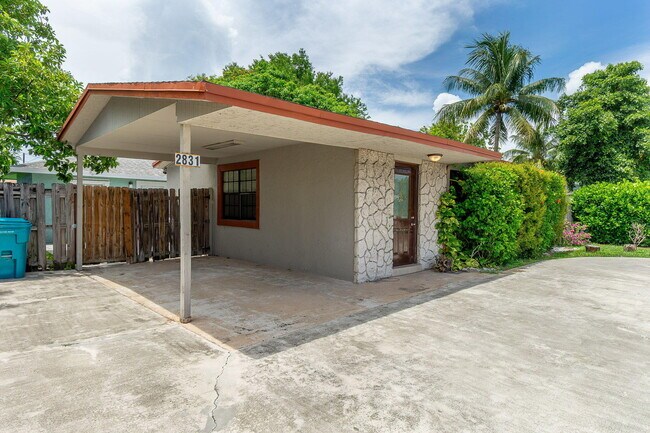 Foto del edificio - 2831 N Seacrest Blvd