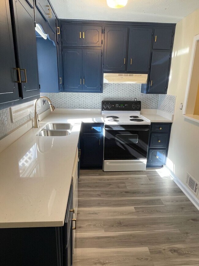 Foto del edificio - 4912 Valley Dale Ct