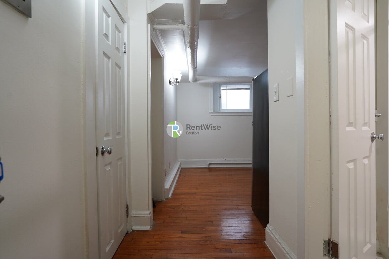 Primary Photo - 86 Charles St