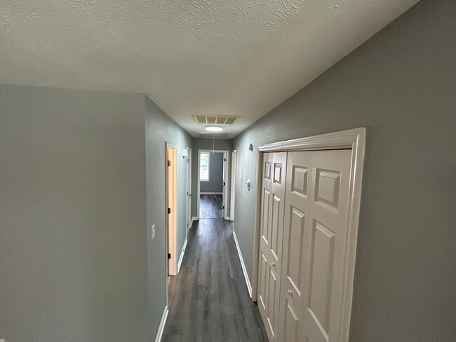 Foto del edificio - 4205 Mica Ave