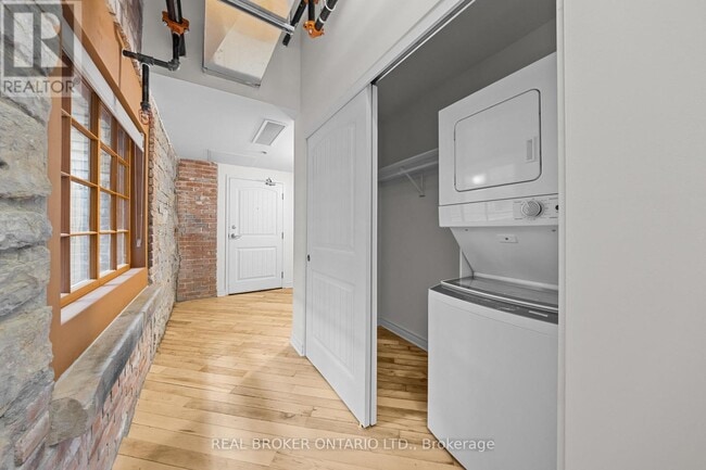 Photo du bâtiment - 150 Mill St