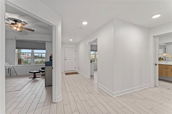 Building Photo - 125 Island Way