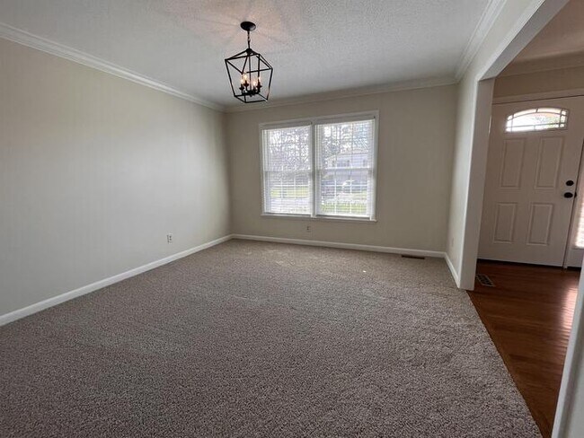 Building Photo - 909 San Ramon Ave SE