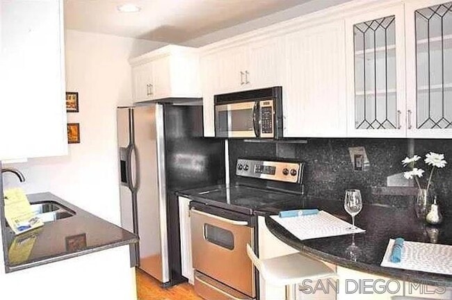 Building Photo - 853 Thomas Ave