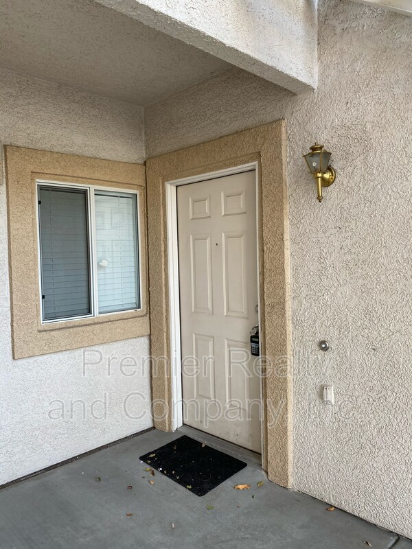 Building Photo - 855 N Stephanie St